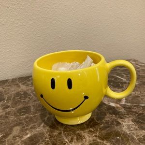 Cup-yellow “happy face” cup
